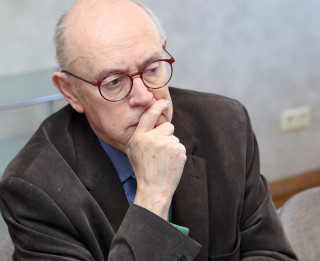 Rīgā viesojās beļgu rakstnieks Žaks De Dekērs