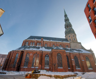 Pirmajā adventē Rīgas Sv. Pētera baznīca aicina uz Ziemassvētku gaidīšanas laika pasaku “Sveces liesma”