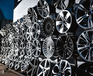 Uzfrišini autiņu pavasarim: kā izvēlēties jaunus lietos diskus, kas der tavam auto?