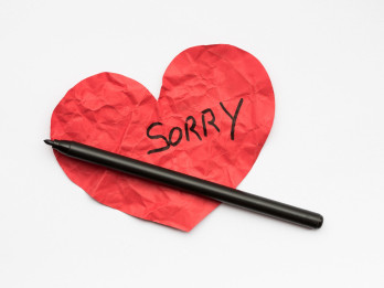 11 pazīmes, kas liecina, ka atvainošanās nenāk no sirds