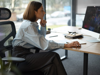 Sēdošs darbs un stīvums ķermenī – kā palīdzēt sev kustēties vieglāk?