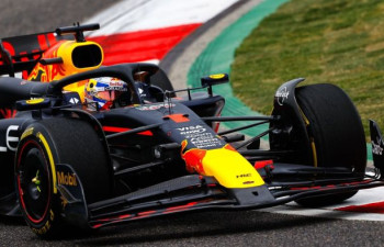 Verstapens izcīna "Red Bull" komandai 100. <i>pole position</i>