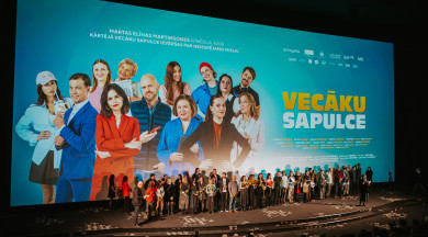 Kinozāli piepildot smiekliem, pirmizrādi piedzīvojusi režisores Martas Elīnas Martinsones komēdija “Vecāku sapulce”
