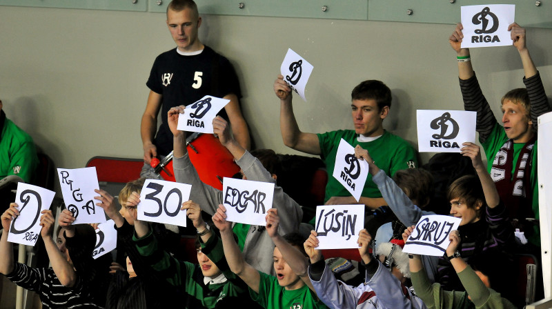 "Dinamo" spēles tālrādē līdz šim apmaksāja tie, kas Latvijā maksā nodokļus... Viņiem neprasīja - gribi to vai nē.

Foto: Romualds Vambuts, Sportacentrs.com