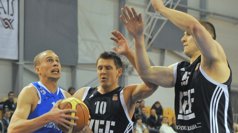 Vai VEF Rīga basketbolisti sestdien nosargās pirmo vietu BBL tabulā? Tā ir tikai viena no pēdējās kārtas intrigām.
Foto: Romualds Vambuts, Sportacentrs.com