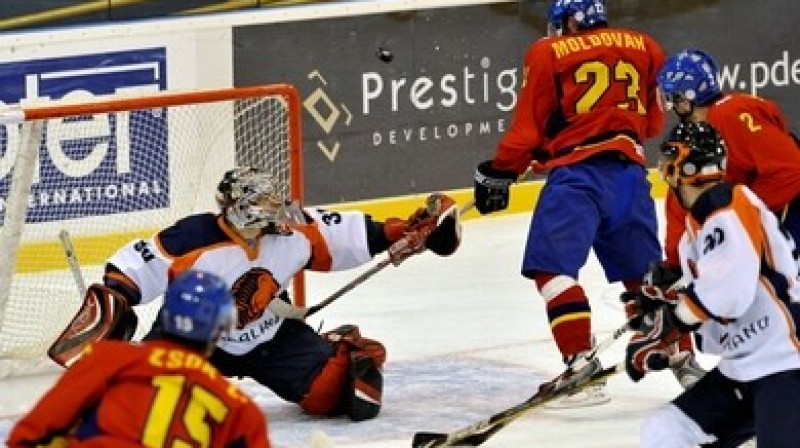 Nīderlandes izlase rumāņu vārtos sameta piecas ripas
Foto: www.iihf.com