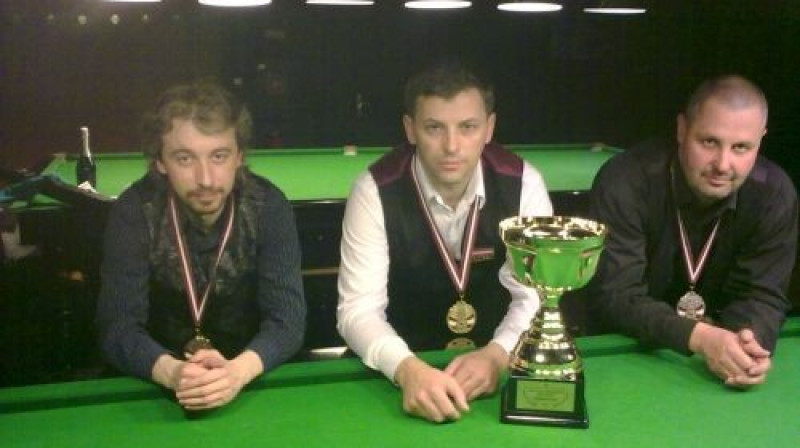 No kreisās: Vladimirs Ladins, Sergejs Sergejevs un Vilnis Mainulis
Foto: billiards.lv