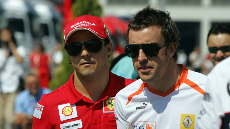 Felipe Masa (no kreisās) un Fernando Alonso
Foto: lapresse