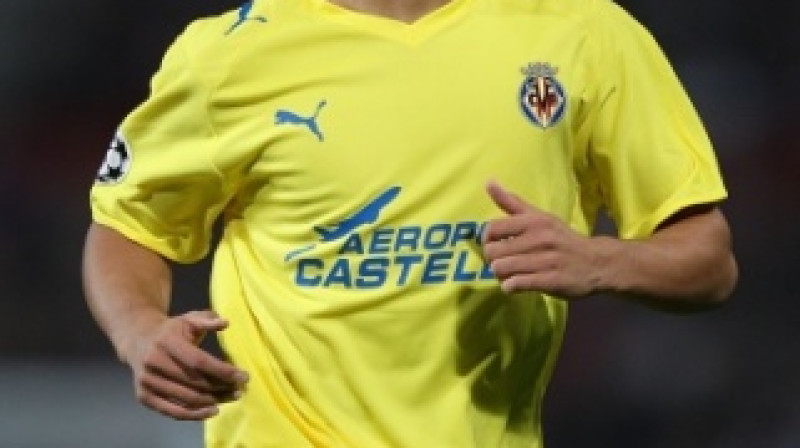 Fernadezs vēl "Villareal" komandas formas tērpā

Foto: AP