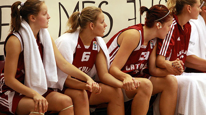 Atbalsts uz soliņa bija tikpat spēcīgs kā laukumā
Foto: www.fibaeurope.com