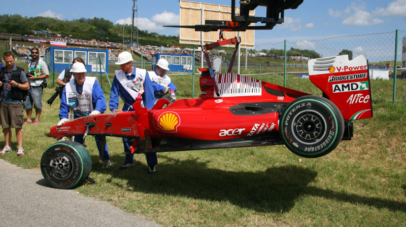 Felipes Masas formula pēc negadījuma
Foto: lapresse