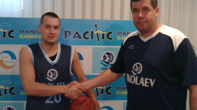 Edgars Jeromanovs (no kreisās)
Foto: mbc.mk.ua