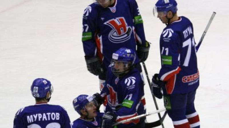 ''Sibirj'' hokejistiem šodien nebija tā veiksmīgākā diena
Foto: hcsibir.ru