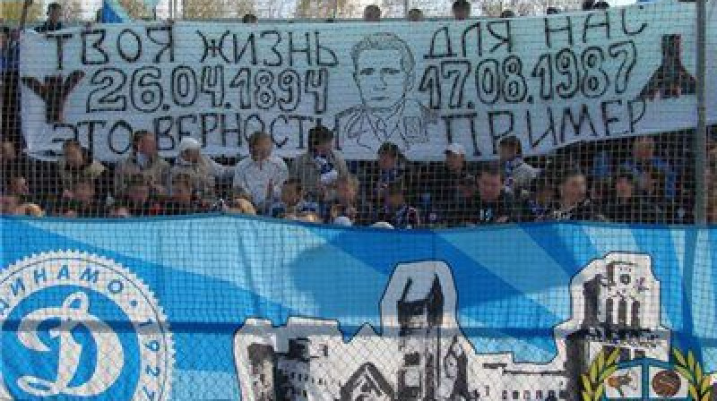 Šādu baneri bija izvietojuši Minskas ''Dinamo'' kluba fani
Foto: charter97.org.