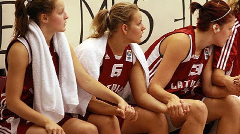 Linda Pagrode un Anete Kiršteine 2009. gadā U18 izlases sastāvā izcīnīja septīto vietu Eiropas čempionātā Sēdertēljē, Zviedrijā
Foto: Ulrich Schulte/fibaeurope.com