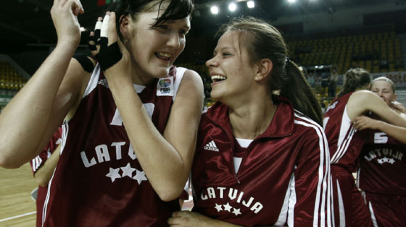 2009. gadā U-20 izlases basketbolistes Eiropas čempionātā izcīnīja trešo vietu.

FOTO: www.fibaeurope.com