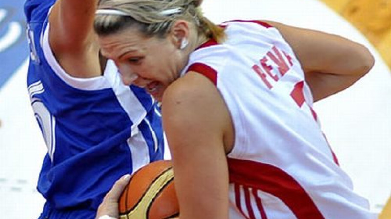 Ar bumbu Bulgārijas izlases spēlētāja Silvija Pejeva
Foto: FIBA Europe