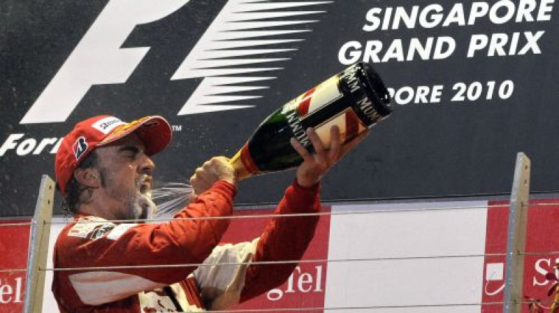 Singapūras Grand Prix uzvarētājs Fernando Alonso ("Ferrari")
Foto: AFP/Scanpix