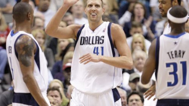 Dirks Novickis iekļūst NBA visu laiku rezultatīvāko TOP 25 
Foto: AP/Scanpix