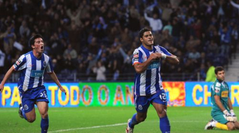 Halks (priekšā) un "Porto" joprojām bez zaudējumiem
Foto: AFP/Scanpix