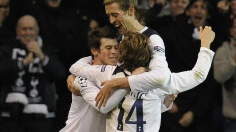 "Tottenham Hotspur" futbolisti līksmo
Foto: AP/Scanpix