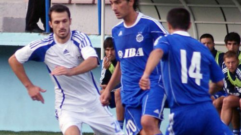 Ģirts Karlsons (vidū)
Foto: azerifootball.com
