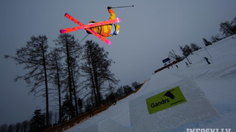 Foto no frīskieru sacensībām Big Air. 
Foto: Infoski.