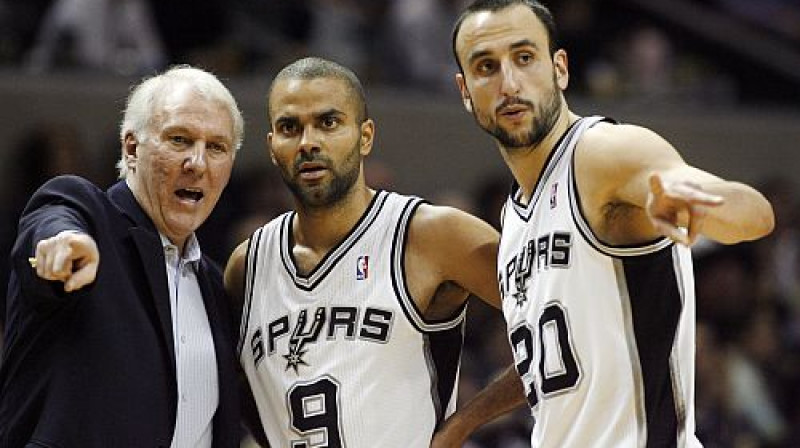 "San Antonio Spurs" vīri cīnās par ceļazīmēm uz Londonu. Tonijs Pārkers to dara Francijas, Manu Džinobili - Argentīnas valstsvienības sastāvā
Foto: AFP/Scanpix