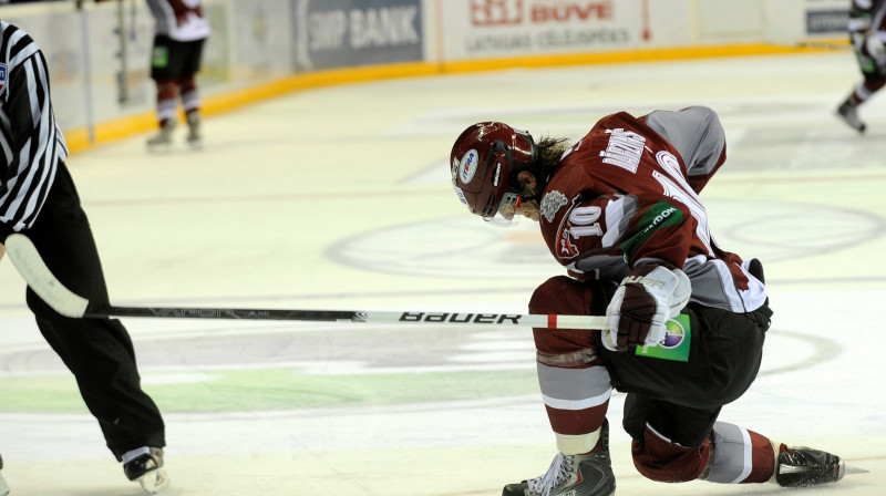 Pirmo reizi starp KHL zvaigznēm spīdēs arī Lauris Dārziņš 
Foto: Romāns Kokšarovs, Sporta Avīze, f64