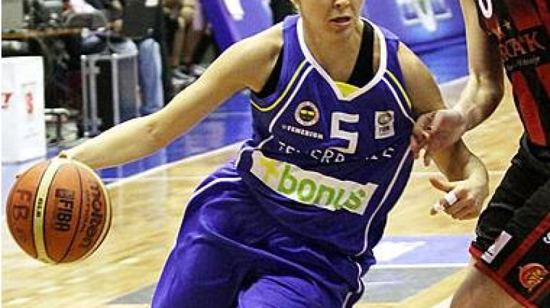 Anete Jēkabsone-Žogota 2011. gadā "Fenerbahce" sastāvā kļuva par Turcijas čempioni
Foto: fibaeurope.com