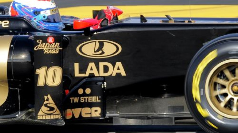 Niks Haidfelds pie "Lotus Renault GP" formulas stūres
Foto: AFP/Scanpix