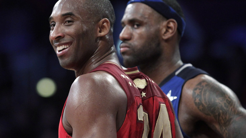 Pēdējo reizi laukumā Kobe Braients un Lebrons Džeimss tikās Visu zvaigžņu spēlē... 
Foto: AP/Scanpix