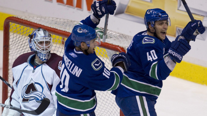 "Canucks" priecājas - vieta "play-off" jau nodrošināta 
Foto: AP/Scanpix