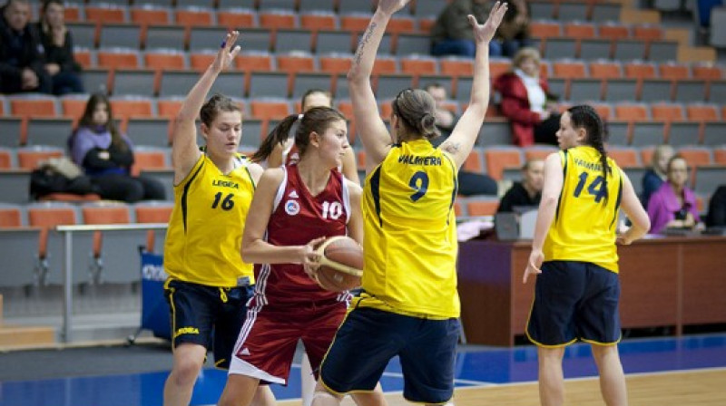 Ceturtdaļfināliem kvalificējās gan "Liepājas Metalurga", gan "Valmieras sporta kluba" basketbolistes
Foto: Aigars Prūsis