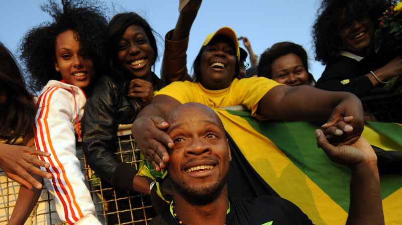 Asafa Pauels līdzjutēju ielenkts
Foto: AFP/Scanpix