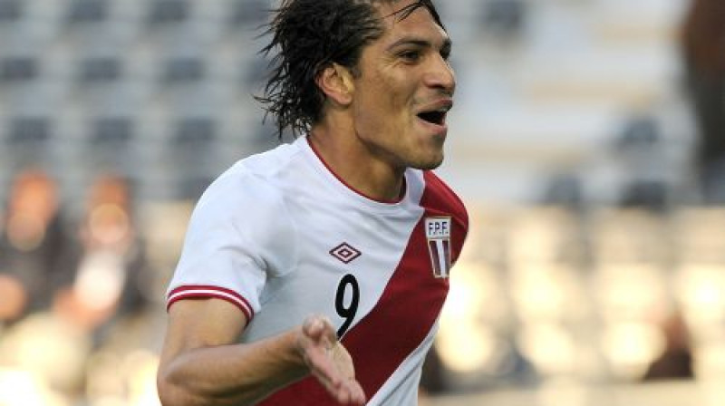 Paolo Gerero šovakar "hat-trick"
Foto: AFP/Scanpix
