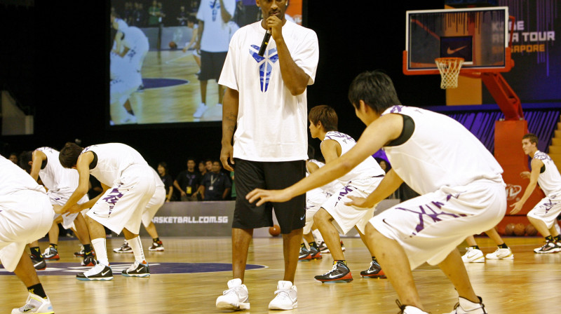 Kobe Braients māca ķīniešiem spēlēt aizsardzībā 
Foto: AP/Scanpix