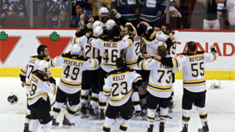 Bostonas "Bruins" cīņu par titula aizstāvēšanu sāks jau šovakar. Foto: AP/Scanpix