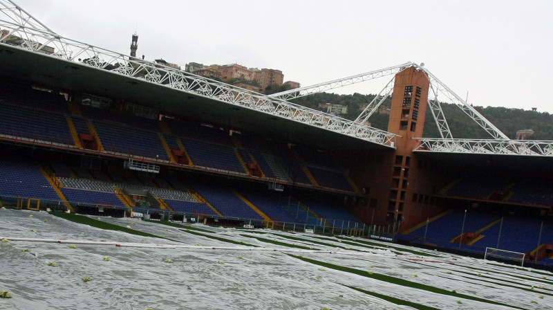 Šādi sestdien izskatījās "Stadio Luigi Ferraris" 
Foto: AFP/Scanpix