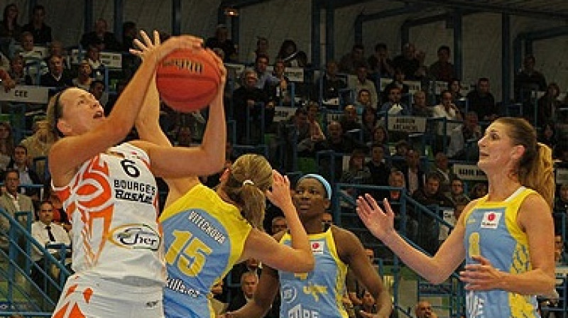 Ieva Kubliņa Eirolīgas spēlē ar "USK Prague"
Foto: www.bourgesbasket.com