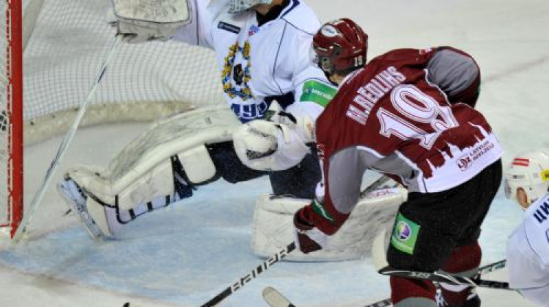 Miķelis Rēdlihs atkal mēģinās tracināt "Amur" vārtsargus un aizsargus
Foto: Romāns Kokšarovs, Sporta Avīze, f64