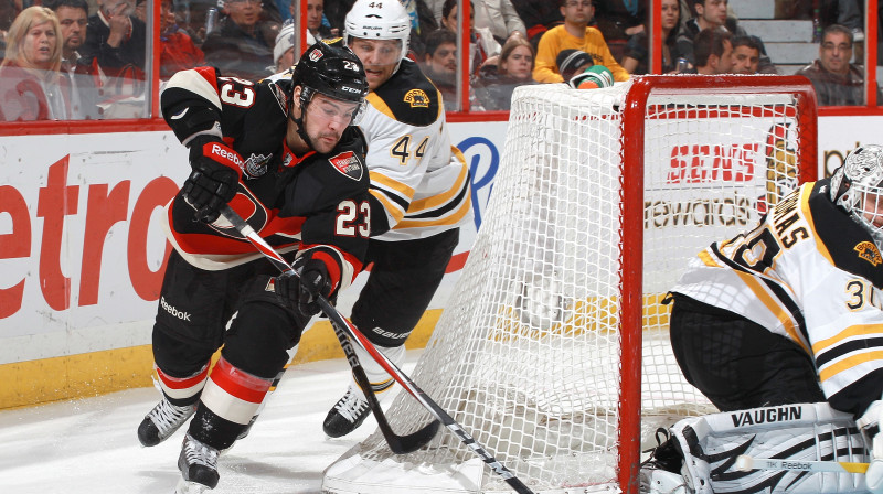 Kaspars Daugaviņš pie "Bruins" vārtiem
Foto: AFP/Scanpix