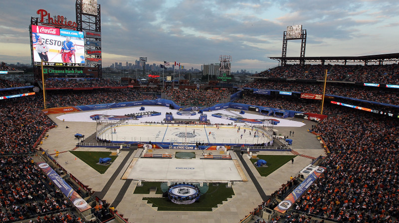 31. decembrī aizvadītajā veterānu spēlē tika iemēģināts un par pietiekami labu atzīts 2012. gada "Winter Classic" ledus 
Foto: AFP/Scanpix