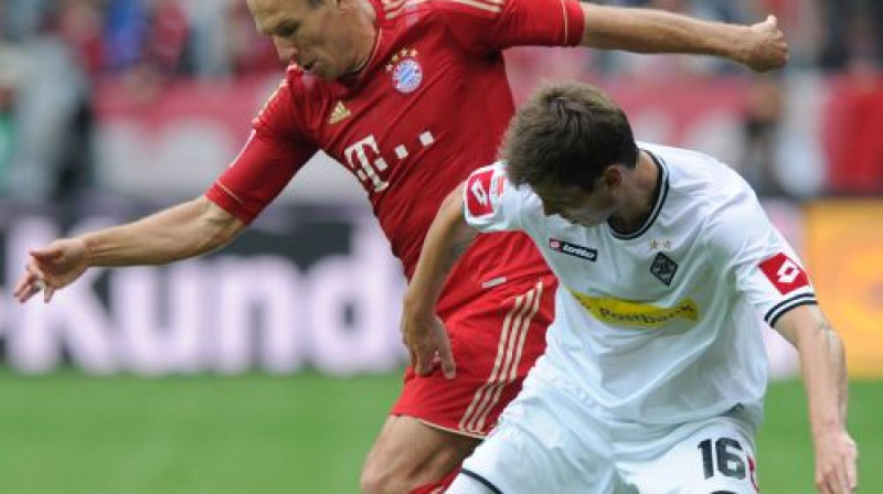 Vai šoreiz Arjens Robens un "Bayern" tiks galā ar Menhengladbahu?
Foto: AFP/Scanpix