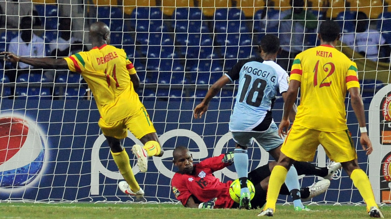 Mali vārtu guvēji Gara Dembele (11) un Seidu 
Keita (12) uzbrukuma smailē. Foto: AFP/Scanpix