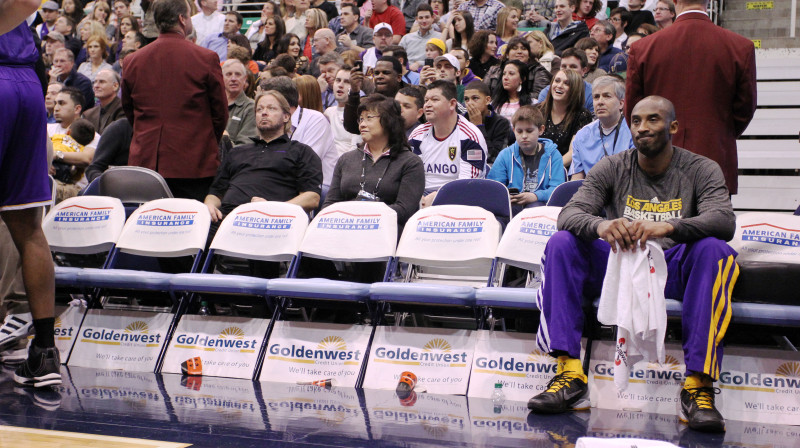 Kobe Braients paliks "Lakers" rindās līdz pat karjeras beigām. Pat, ja tas nozīmēs netikšanu pie sestā titula... 
Foto: AP/Scanpix