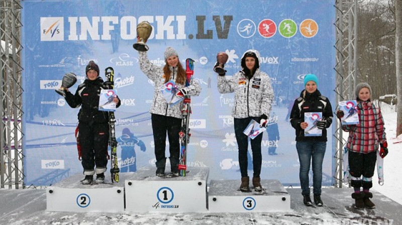 Labākās dāmas slaloma disciplīnā Latvijas kausa pirmajā posmā. Foto: Infoski.lv