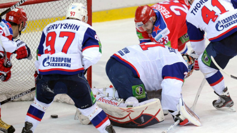 Niklass Persons izlīdzina rezultātu
Foto: www.cska-hockey.ru