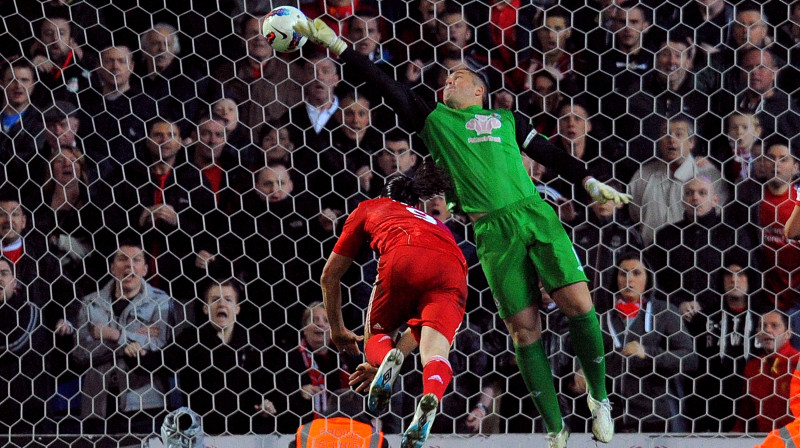 Endijs Kerols pārspēj Polu Robinsonu, izraujot "Liverpool" uzvaru 
Foto: AFP/Scanpix