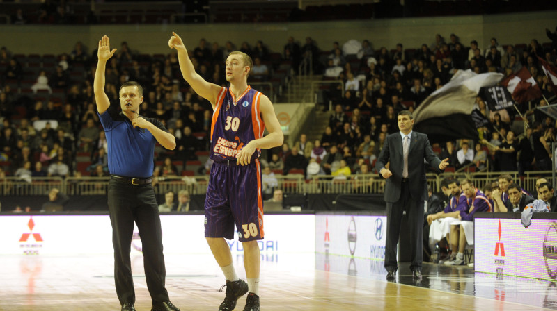 Rihards Kuksiks gatavs katrai sekundei "Final Four" turnīrā Maskavā! 
Foto: Romāns Kokšarovs, Sporta Avīze, f64